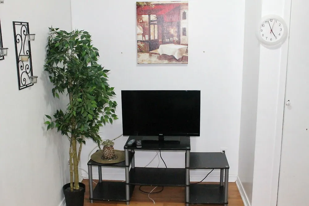 Adib Apartments - 931 Pinecrest Rd, Unit B 0*, Ottawa Kanada